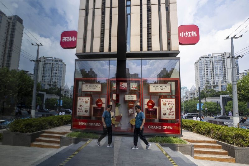 小红书据称准备月底在港秘密提交 IPO 申请知情人士称，小红书正筹备在 6 月底前向香港交易所秘密提交 IPO 申请，若推进可能成为近年港交所最大上市交易之一，具体时间、规模及估值仍在讨论中
