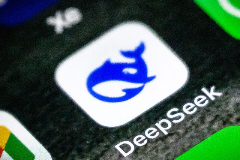  DeepSeek 筹备年内申请 IPO，同步寻求新融资DeepSeek 已启动 IPO 筹备，最快今年底或明年初提交申请，目标 2027 年上市